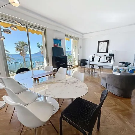 By Halldis Cannes