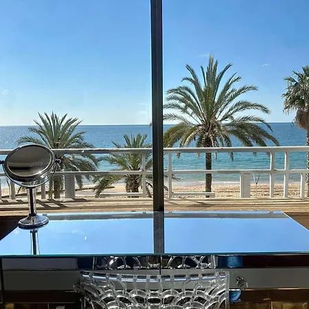By Halldis Cannes